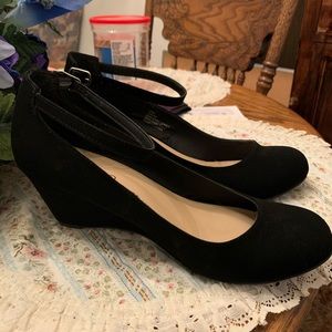 Size 10w black suede ankle strap wedge shoes